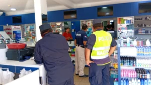 Asaltantes irrumpen en farmacia y se llevan G. 50 millones de una caja fuerte en PJC
