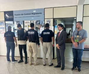 Autoridades expulsan de PJC a presunto miembro del grupo «Bala na cara» y a sus acompañantes