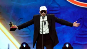 Bad Bunny triunfa en los Latin Grammy 2025 – Estación 40