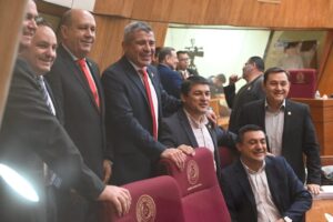 Antes de vacacionar, en Diputados los cartistas buscan extraer plata de la gente