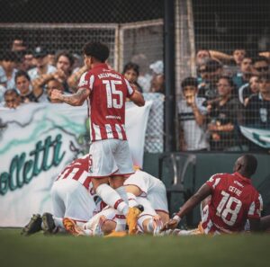 Arzamendia salió campeón con Estudiantes