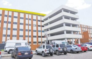 Director de Clínicas denuncia “terrorismo sanitario” tras entrega de medicamento vencido a paciente