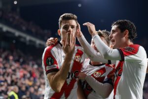 El Rayo celebra su pase a octavos de Conferencia con un partido de gol ante Drita ||
