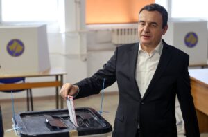 El nacionalista Albin Kurti, actual primer ministro de Kosovo, gana cómodamente las elecciones | Países
