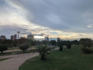 Meteorología anuncia un viernes caluroso y muy húmedo