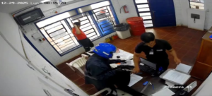 Video: motociclistas asaltan estación de servicios en Obligado