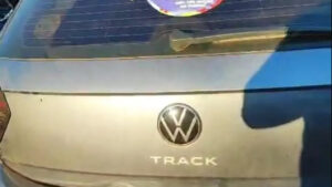 Abogada protagoniza violenta «fuga» de una comisaría de PJC para recuperar su auto incautado