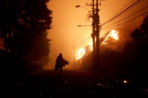 Al menos 16 personas han muerto a causa de 20 incendios forestales en la región sur de Chile