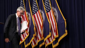 El acoso de Trump al presidente de la Reserva Federal enfrenta oposición en el Congreso | Poder