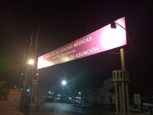 El viacrucis de una familia para salvar a una recién nacida que necesita cirugía urgente