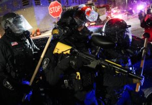 Minneapolis despide a Greg Bovino, el rostro de la represión de Trump en la ciudad demócrata y de las protestas | Inmigrar a los Estados Unidos