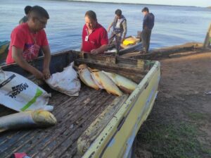 Pescadores de Ayolas atraviesan dificultades en el inicio del 2026