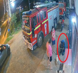 Video: así bomberos salvaron la vida a una niña que se atragantó con un juguete