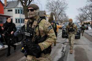 Washington enviará «cientos» de agentes adicionales a Minnesota tras protestas contra ICE