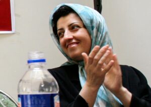 Un tribunal de Irán condenó al premio Nobel de la Paz Narges Mohammadi a siete años y medio de prisión | Países